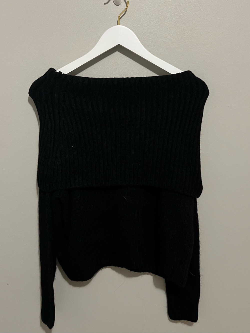 Express nwot Black Off-Shoulder Ribbed Sweater - Women